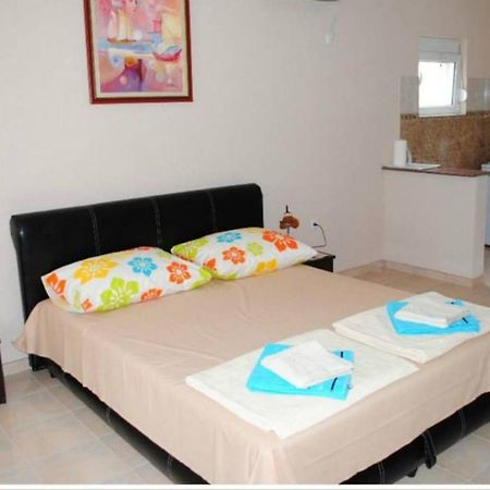 Apartments Anne Petrovac Екстериор снимка