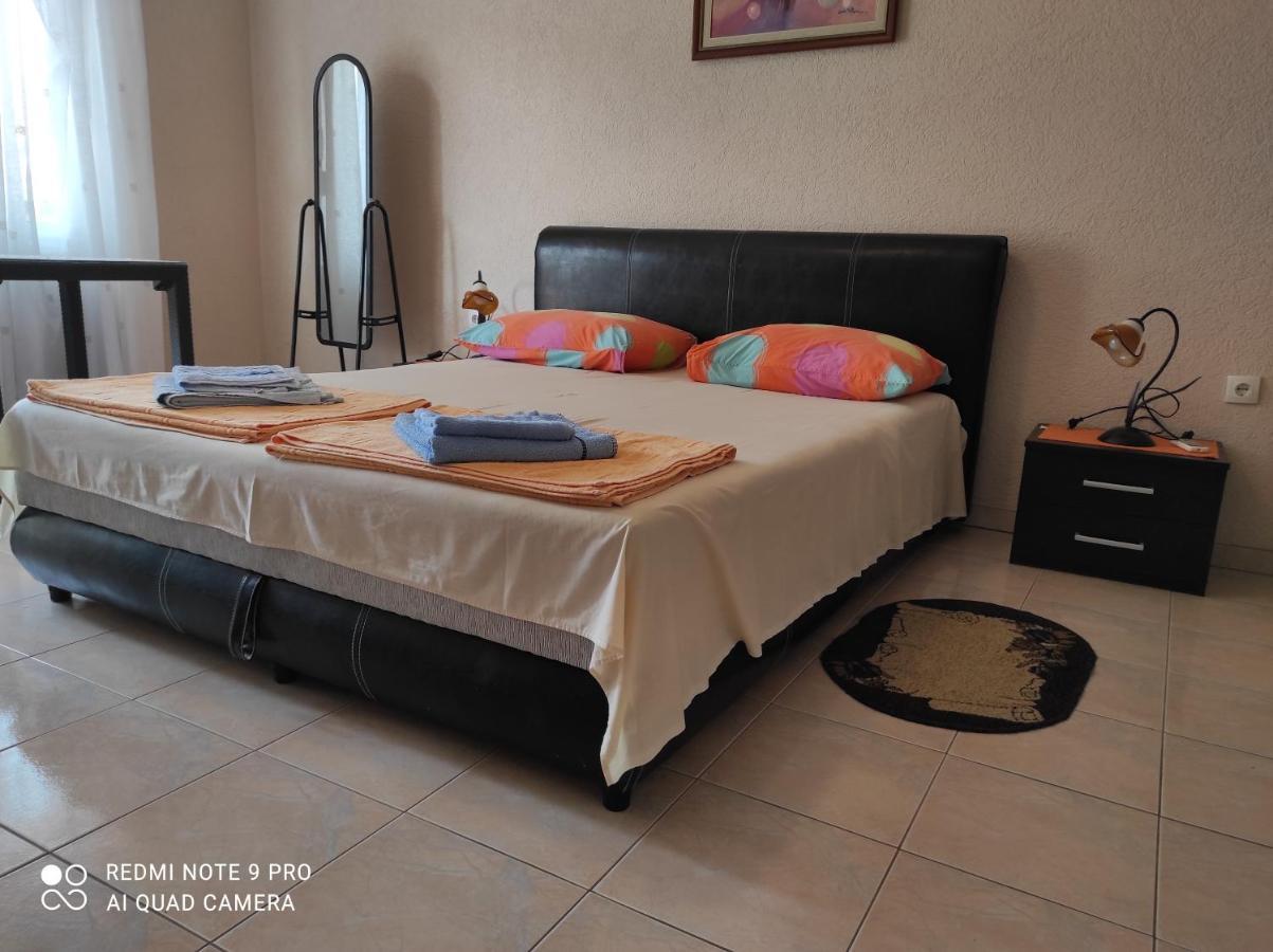 Apartments Anne Petrovac Екстериор снимка