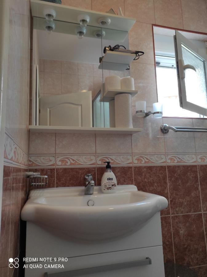Apartments Anne Petrovac Екстериор снимка