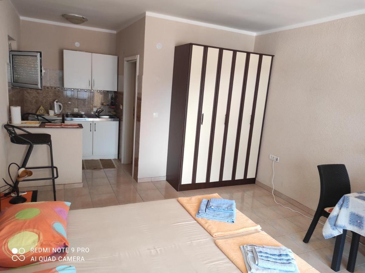 Apartments Anne Petrovac Екстериор снимка