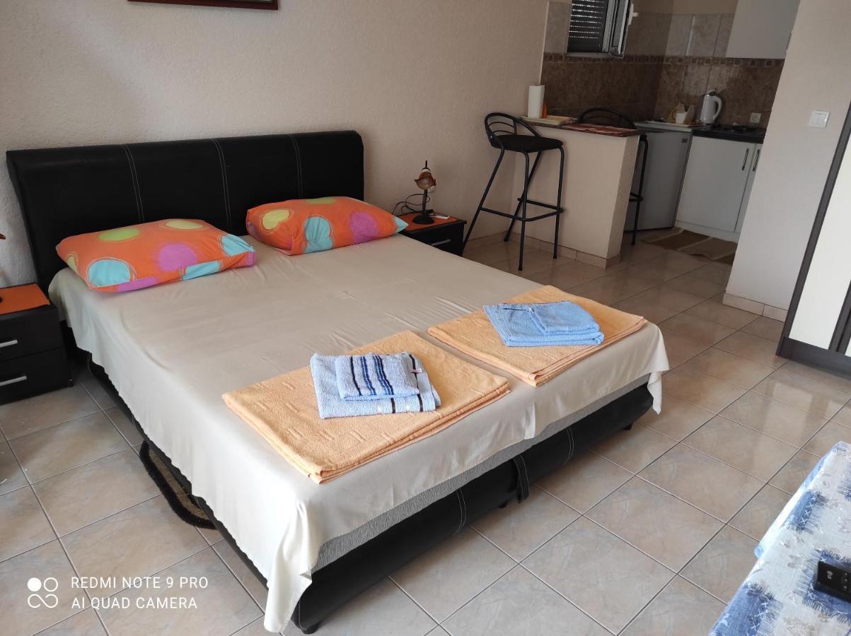 Apartments Anne Petrovac Екстериор снимка