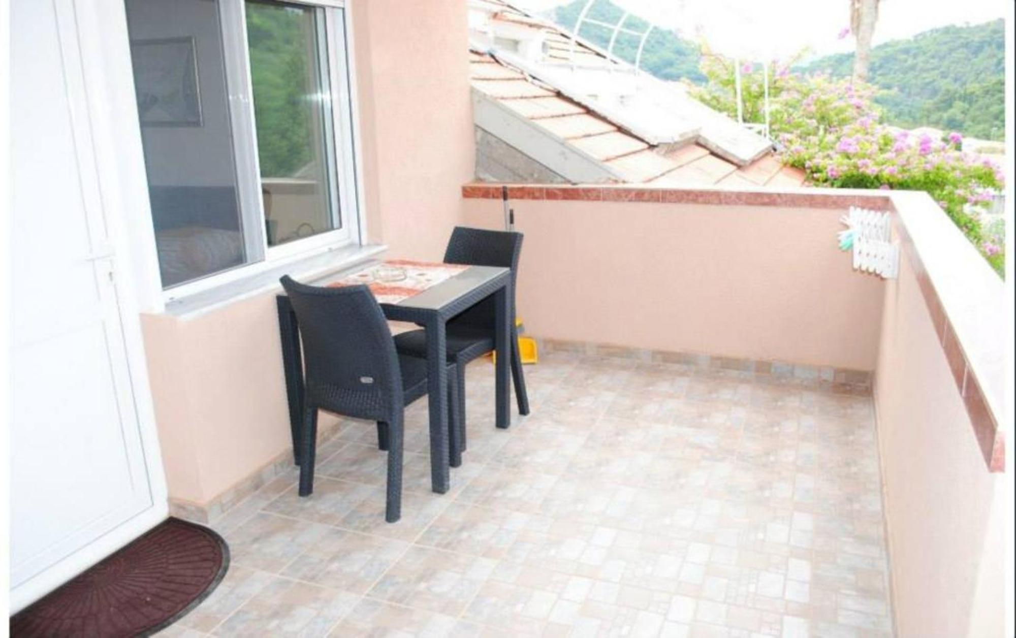 Apartments Anne Petrovac Екстериор снимка