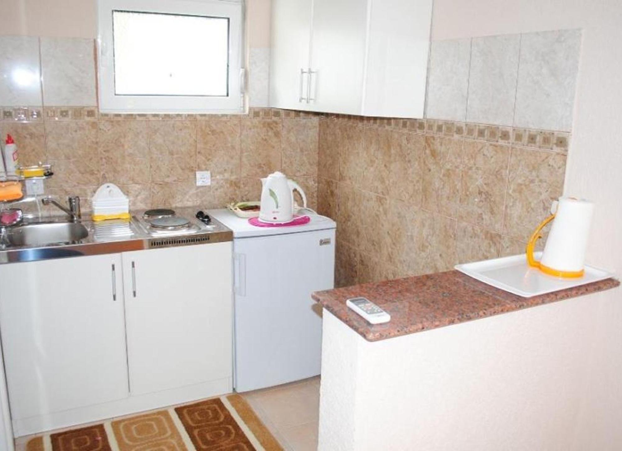 Apartments Anne Petrovac Екстериор снимка